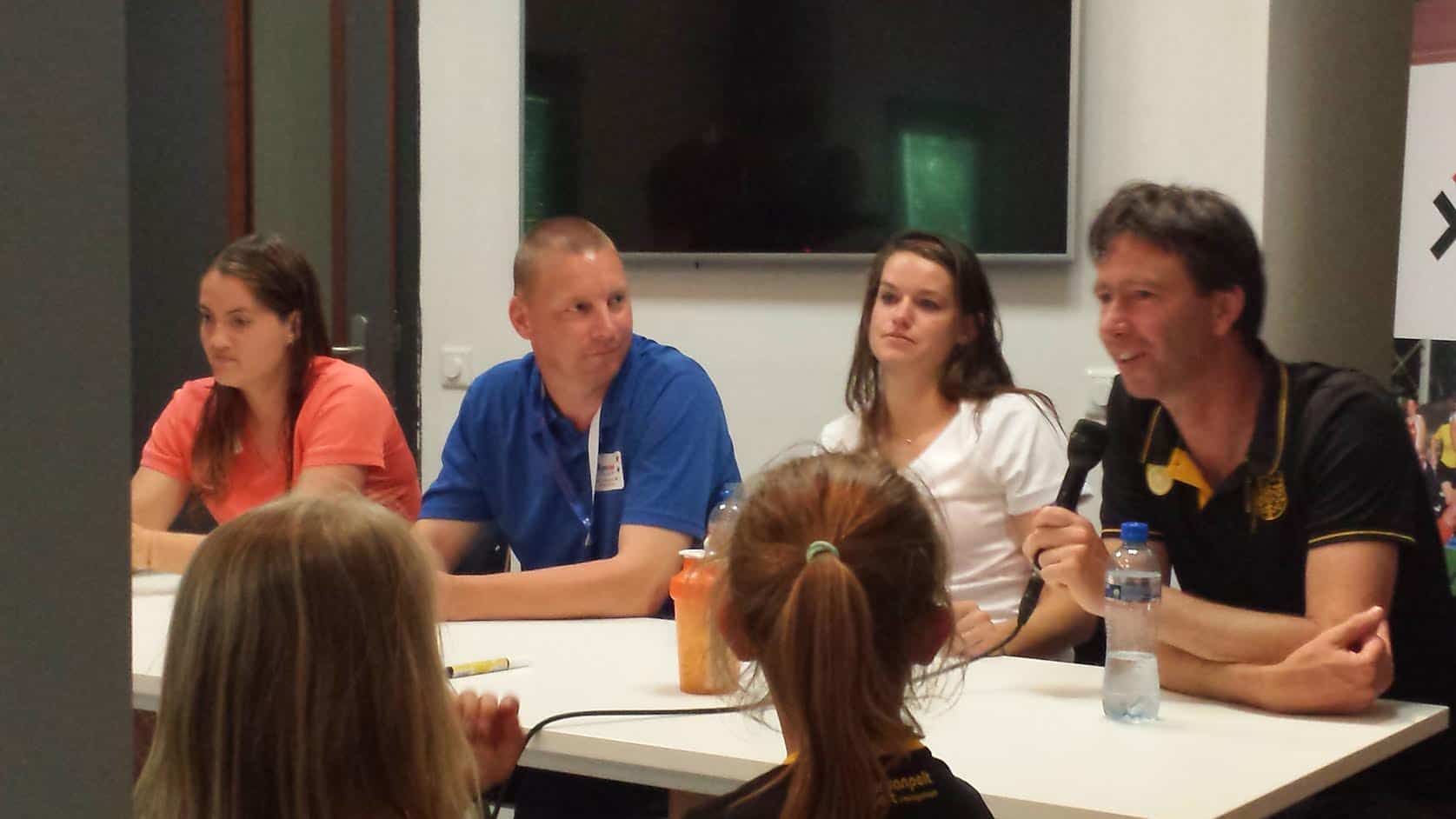 Kids-persconferentie met oranje-hockey-heldinnen Lidewij Welten en Marloes Keetels [verslag door Babette]